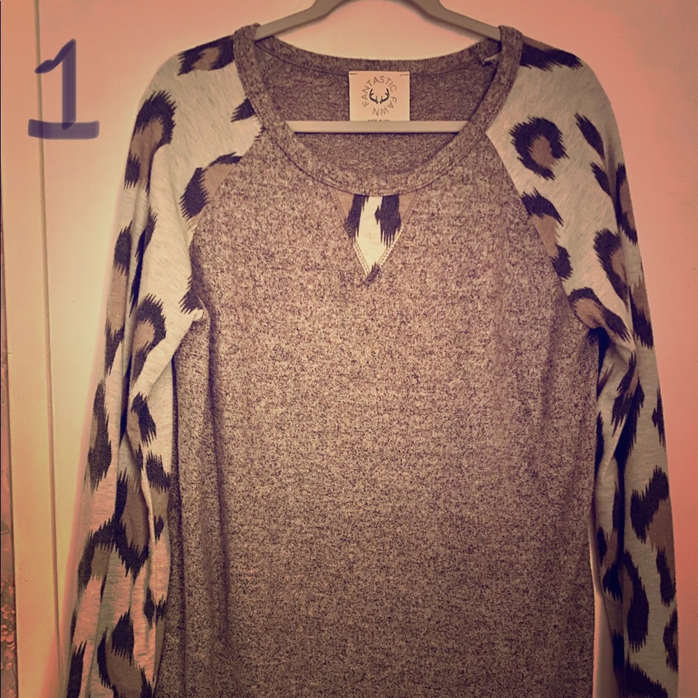Gray Aztec accent lightweight pullover sweater